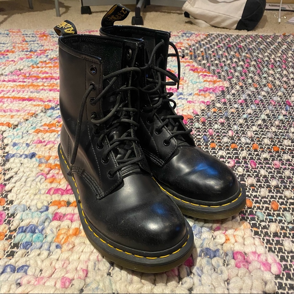 Dr. Martens Womens 1460
